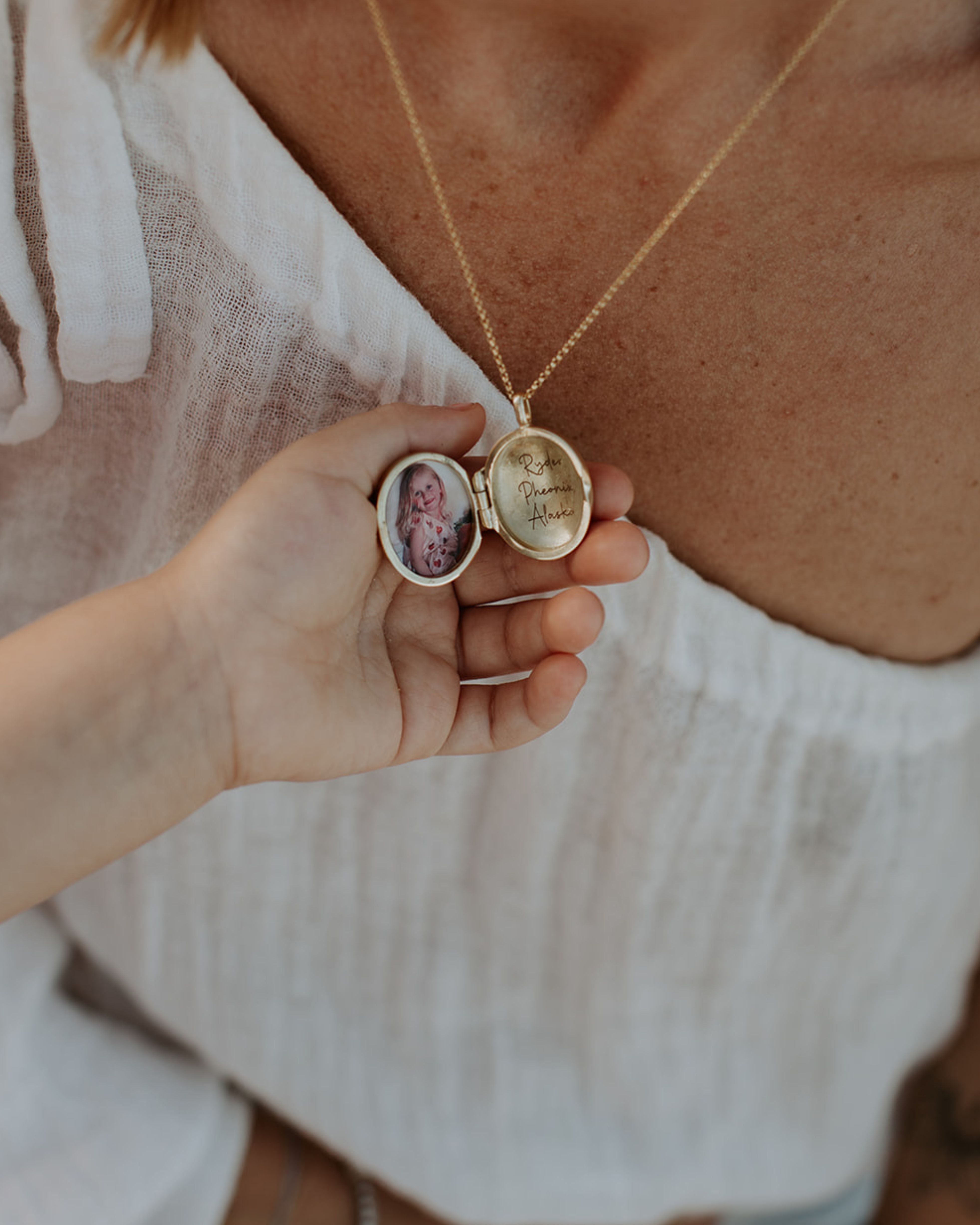 Clear Quartz Engravable Photo Locket
18K Gold Vermeil Necklace
